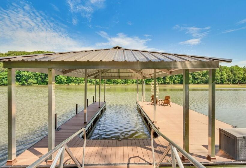 Lake Keowee Getaway: Boat Dock, Deck, Grill!