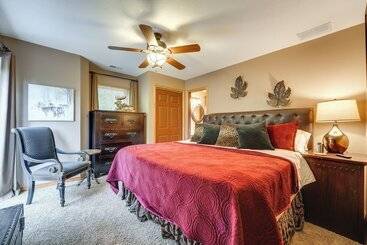 Lake View Home In Blue Eye W/ Hot Tub & Fire Pit!