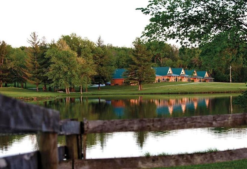 Lakefront Columbia Cabin W/ Porch & Shared Dock