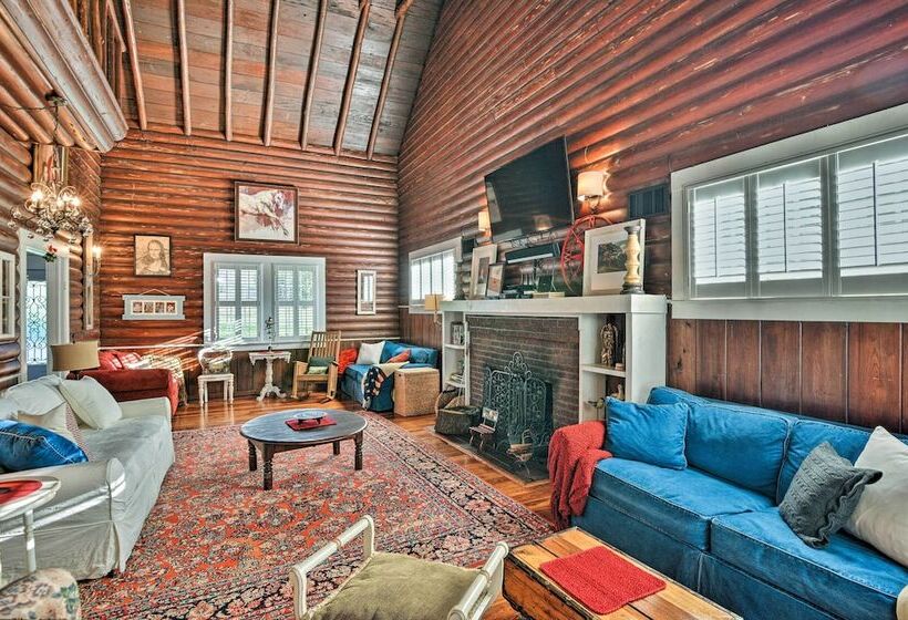 Lakefront Florida Retreat   Pool Table & Boat Dock