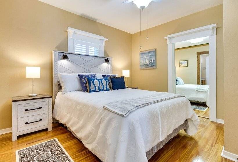 Lakefront Tavares Home W/ Deck, Patio & Dock!