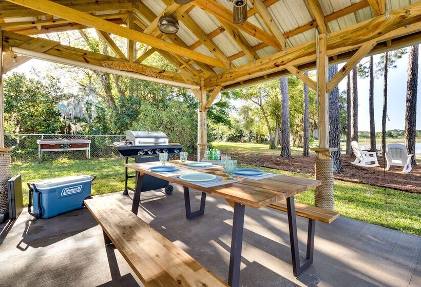 Lakefront Tavares Home W/ Deck, Patio & Dock!