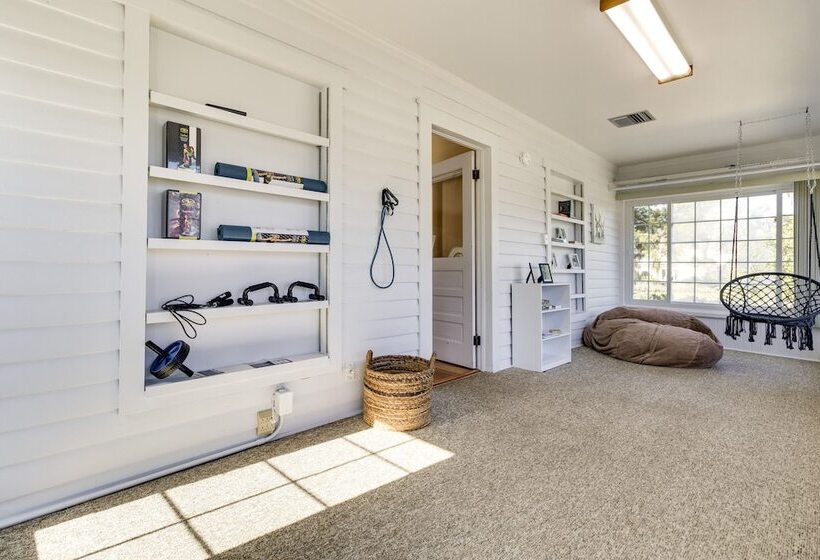 Lakefront Tavares Home W/ Deck, Patio & Dock!