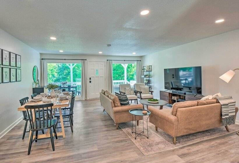 Lakefront Townville Gem W/ Boat Dock & Kayaks