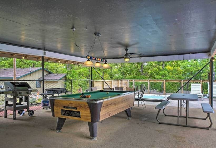 Lakeside Reeds Spring Home W/ Pool Access & Deck!