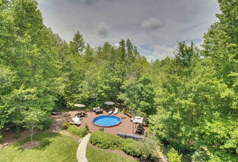 Landrum  Treehouse    Hot Tub & Trail Access!