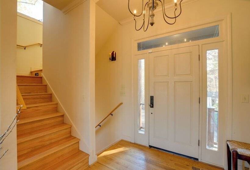 Landrum  Treehouse    Hot Tub & Trail Access!