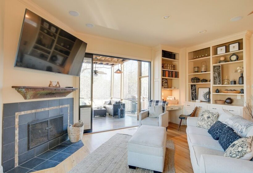 Landrum  Treehouse    Hot Tub & Trail Access!