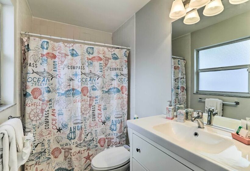 Largo Hideaway W/ Game Room & Fenced Yard!