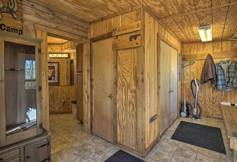 Lodge On 240 Acres W/ Deck, Grill & Fire Pit!