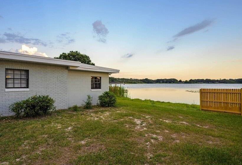 Lakefront Home W/ Screened Porch & Grill
