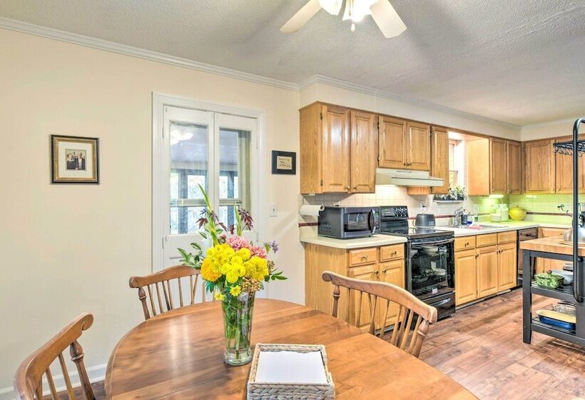 Lovely Taylors Home: 8 Mi To Dtwn Greenville!