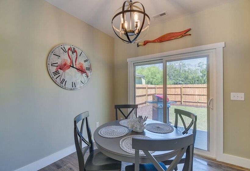 Lovely Vacation Home ~ 1 Mi To Ocean Isle Beach!