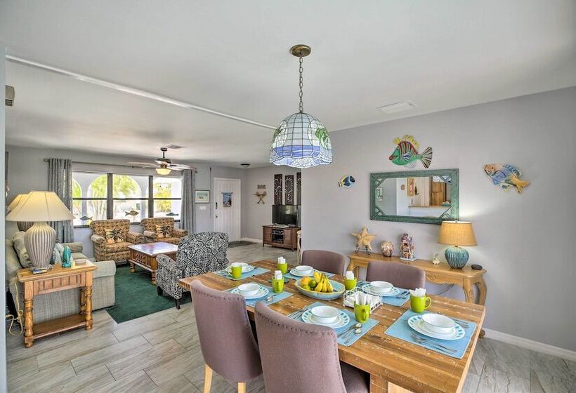 Heated Pool + Lanai: Matlacha Isles Getaway