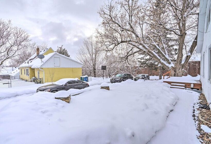 8 Mi To Downtown: Convenient Minneapolis Home