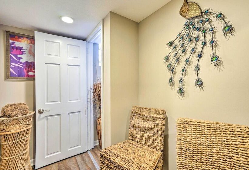 8 Mi To Downtown: Convenient Minneapolis Home