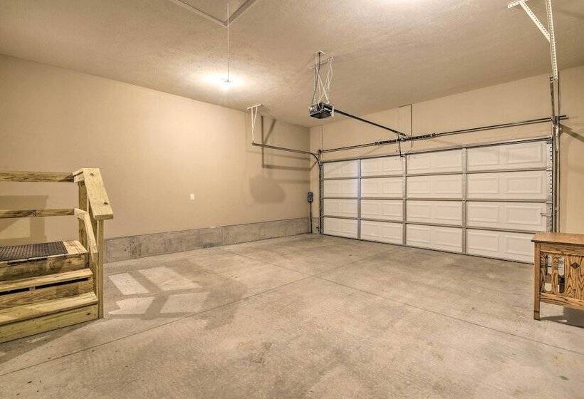Ozark Home: Pool Access, Deck & Fenced Yard