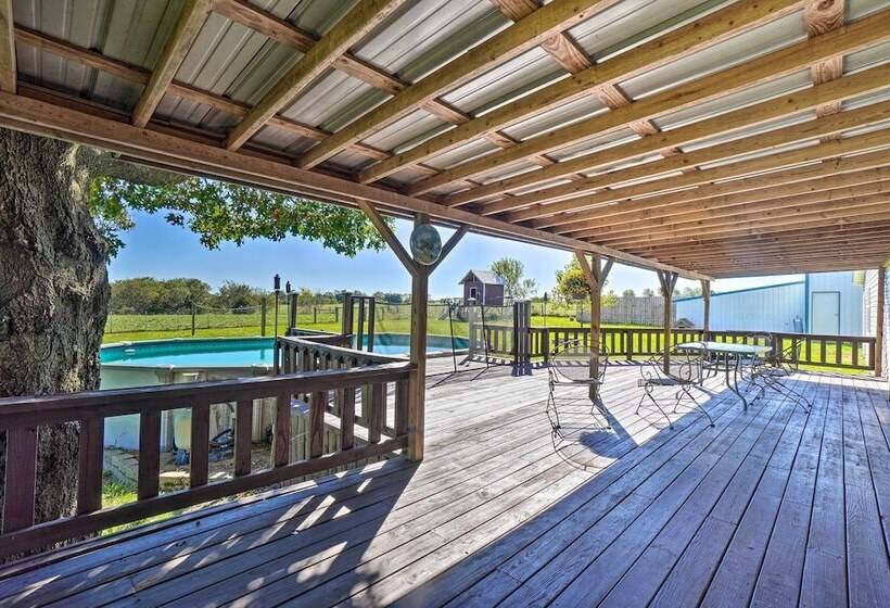 Monett Family Ranch Home W/ Fireplace & Huge Deck!