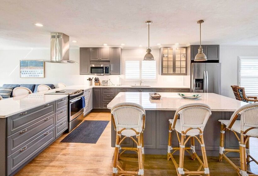 Naples Vacation Home: Private Pool + Hot Tub!