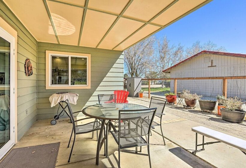 Newly Updated, Dog Friendly Peakview House!