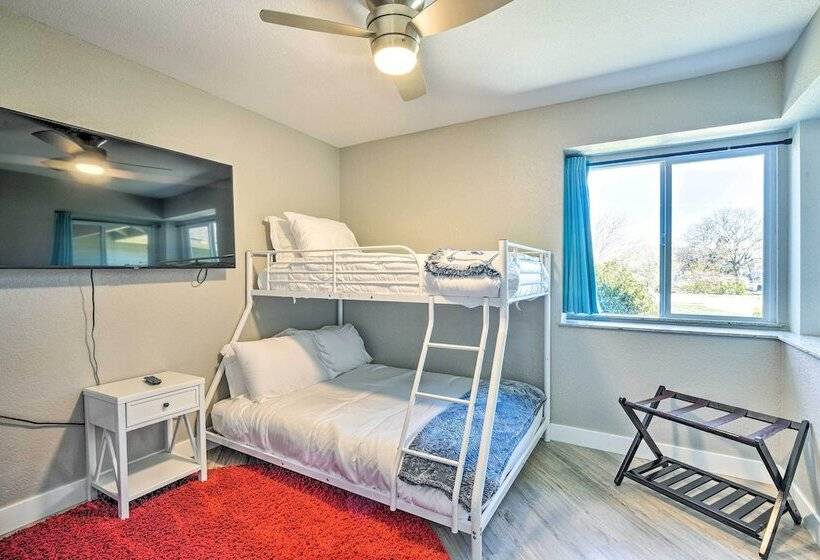 Newly Updated, Dog Friendly Peakview House!