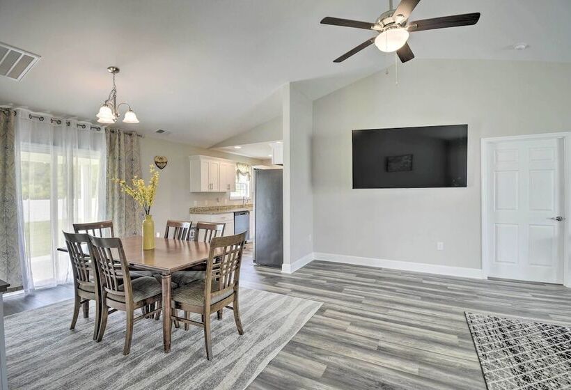 3 Mi To Golf: Loris Home W/ Big Private Yard!