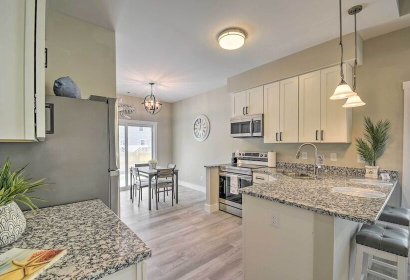 Ocean Isle Beach Home W/ Shared Lanai & Grill