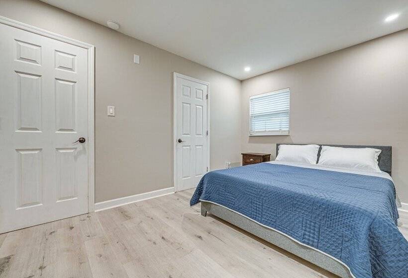 Idyllic Oldsmar Vacation Rental: 1 Mi To Beach!