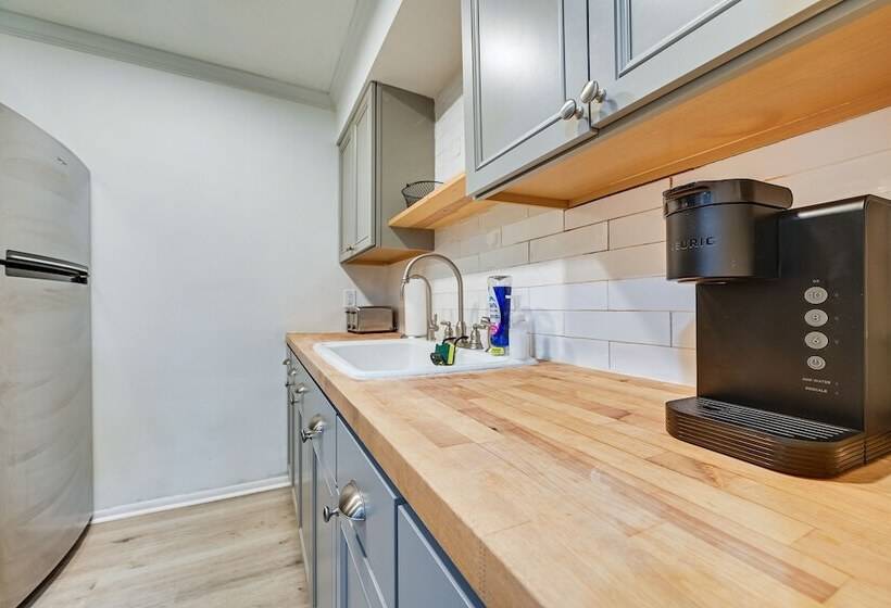 Idyllic Oldsmar Vacation Rental: 1 Mi To Beach!