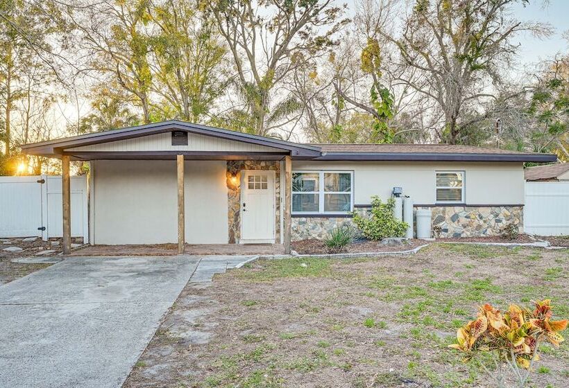 Idyllic Oldsmar Vacation Rental: 1 Mi To Beach!