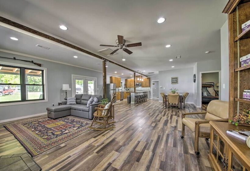 Peaceful Guest Home W/ Patio On 152 Acre Farm