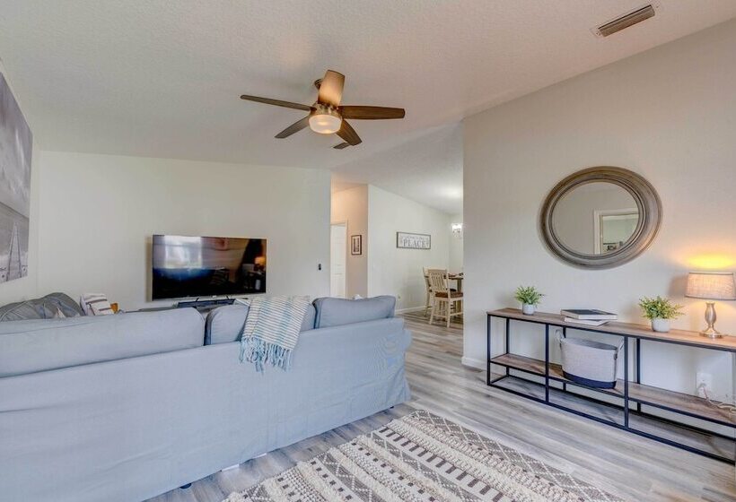 Peaceful Lady Lake Home W/ Screened In Porch!