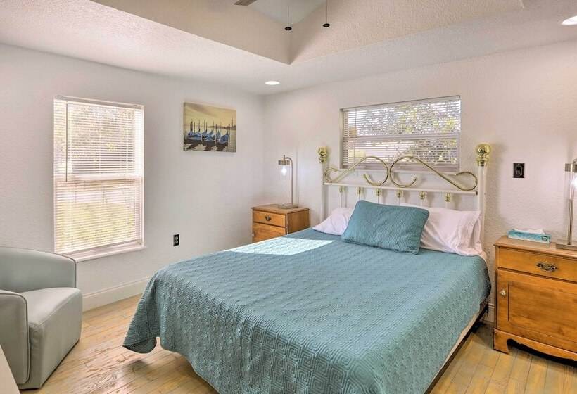 Pet Friendly Home W/ Deck   6 Mi To Cocoa Village!