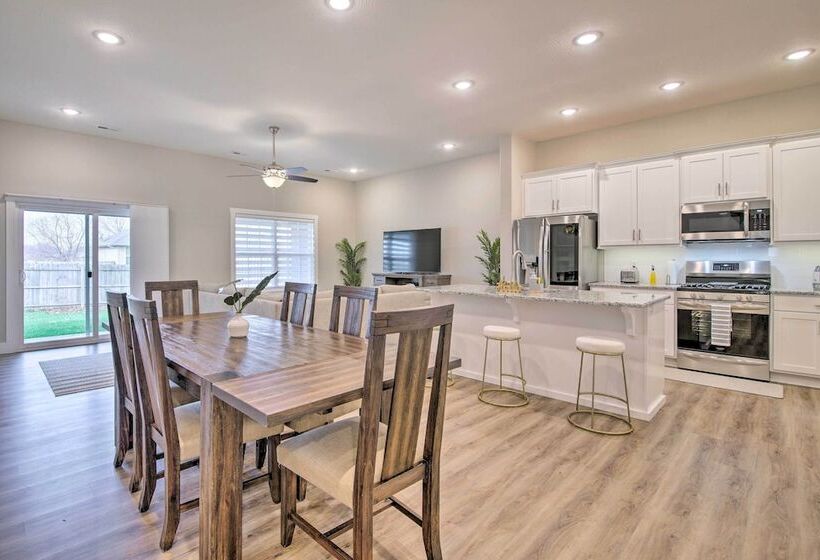 Pet Friendly Ozark Home W/ Yard & Patio