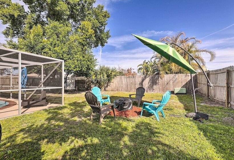 Family Home W/ Lanai & Yard In Port Richey!