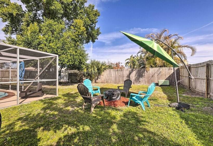 Family Home W/ Lanai & Yard In Port Richey!