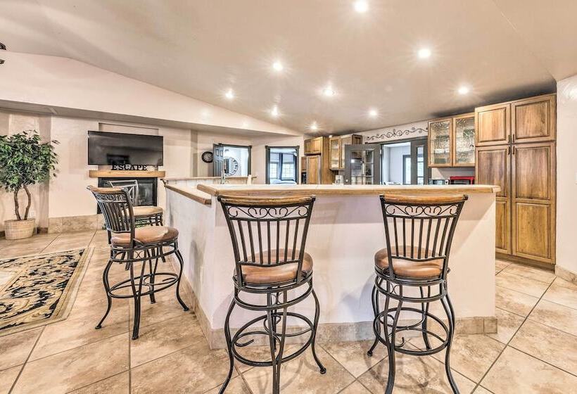 Casa Ruidoso Cabin: Hot Tub, Views & Pool Table!