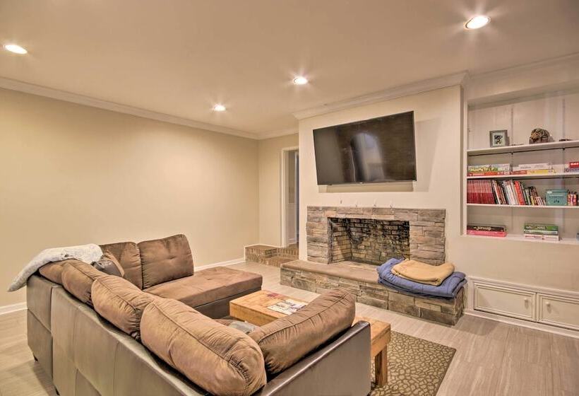 Quiet Columbia Home W/ Fire Pit & Pool Table!