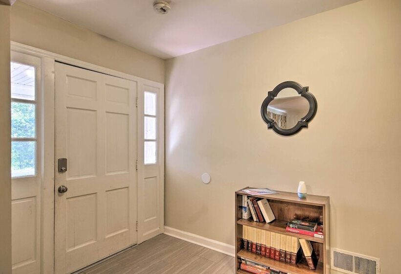 Quiet Columbia Home W/ Fire Pit & Pool Table!