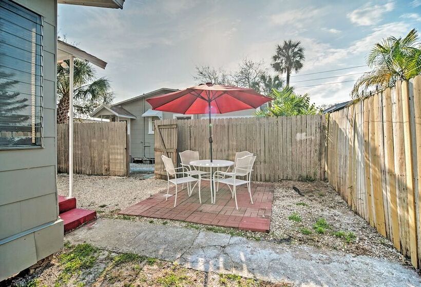 Quiet Cottage < 1/2 Mi To Gulf Coast & Boardwalk!