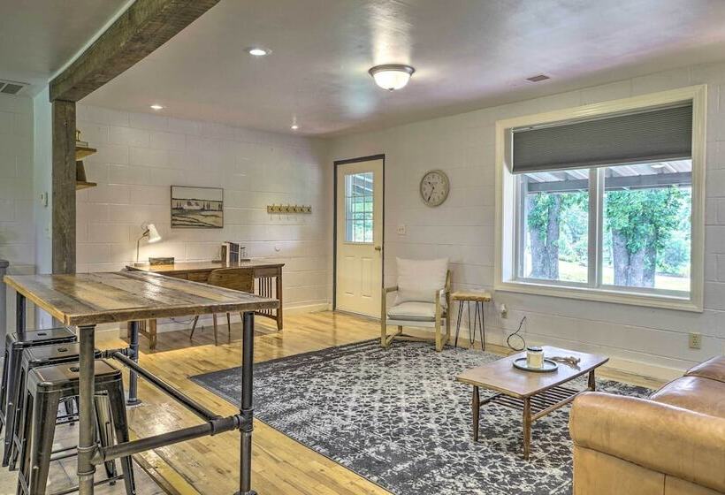 Quiet Country Home In Ava With Chic Interior!