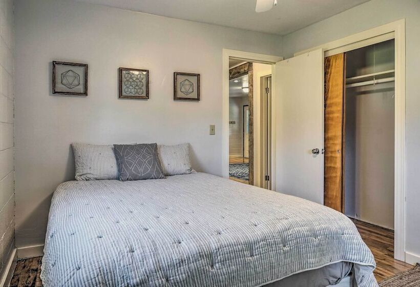 Quiet Country Home In Ava With Chic Interior!