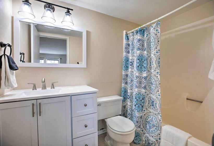 Resort Home W/ Hot Tub On Lake Of The Ozarks!