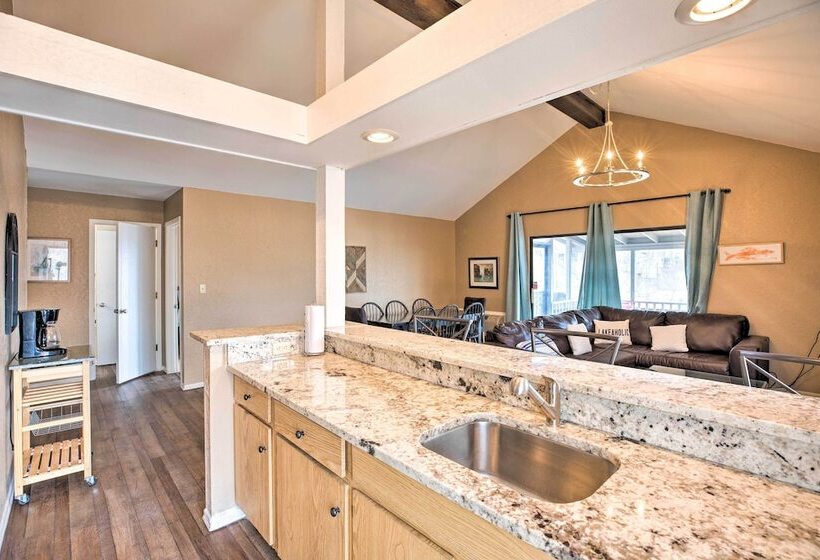 Resort Home W/ Hot Tub On Lake Of The Ozarks!