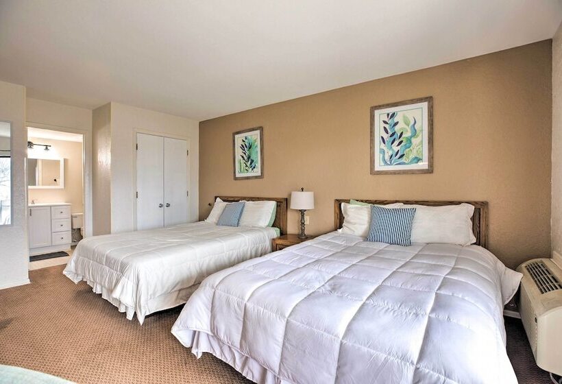 Resort Home W/ Hot Tub On Lake Of The Ozarks!