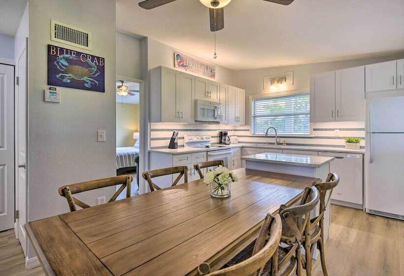 Sarasota Sunset House  W/ Spacious Patio!