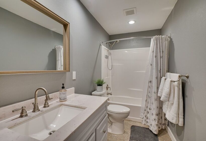 Spacious Arcadia Escape Near Public Boat Ramp