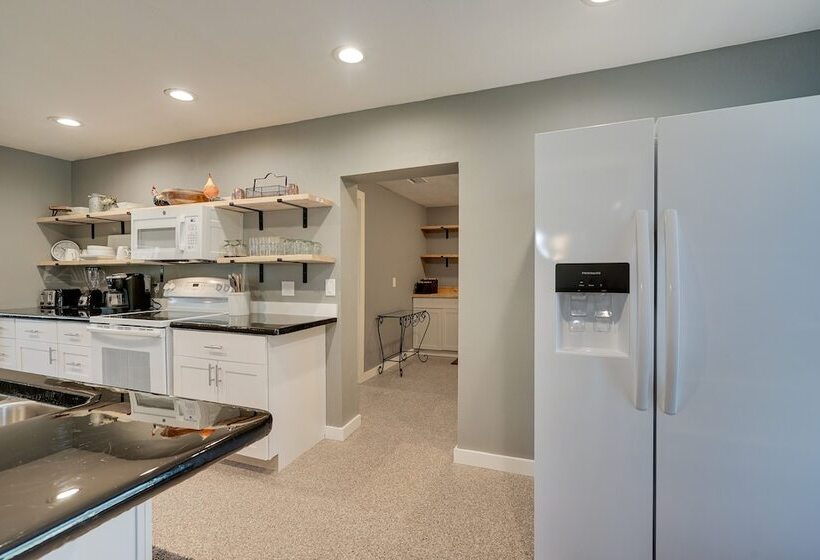 Spacious Arcadia Escape Near Public Boat Ramp