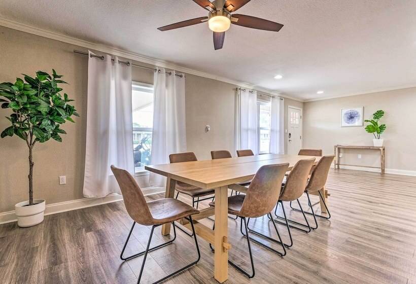 Spacious Fort Walton Beach Home ~ 2 Mi To Beach!