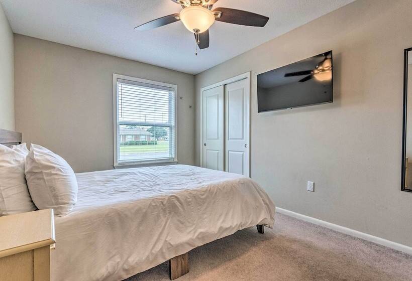 Spacious Fort Walton Beach Home ~ 2 Mi To Beach!